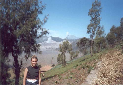 77. V d�lce nejvy��� sopka Semeru