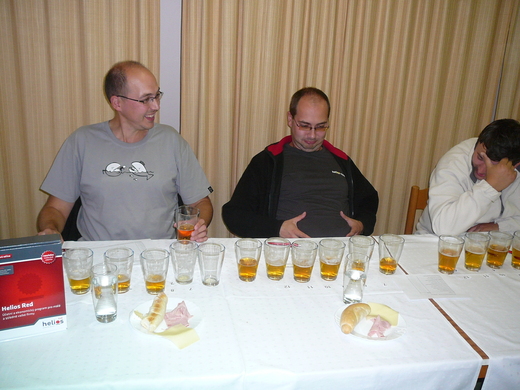 Pivní degustace Lichnov - práce degustátorů4.JPG